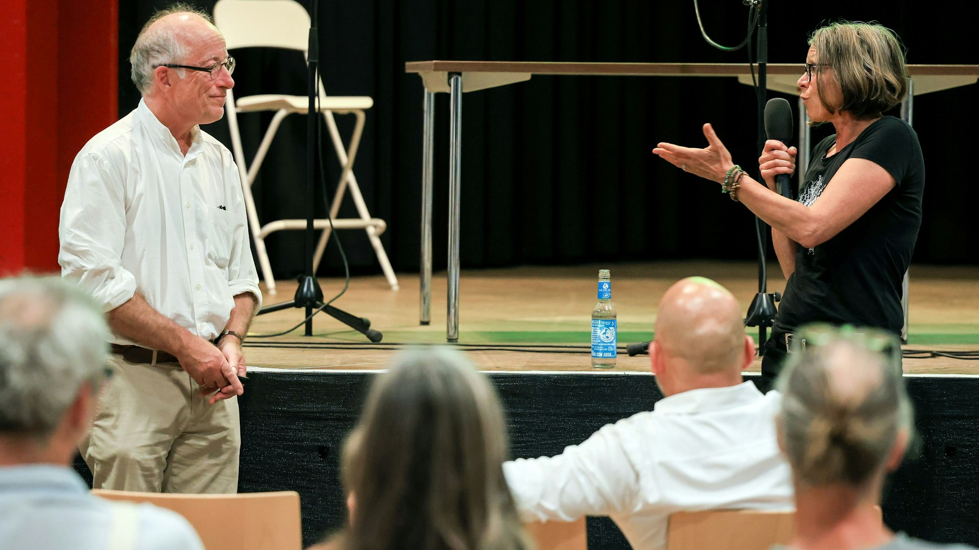 Christiane Martin und Paul Böhm im Bürgerzentrum Ehrenfeld diskutieren die Visionen für die Stadt von Morgen.