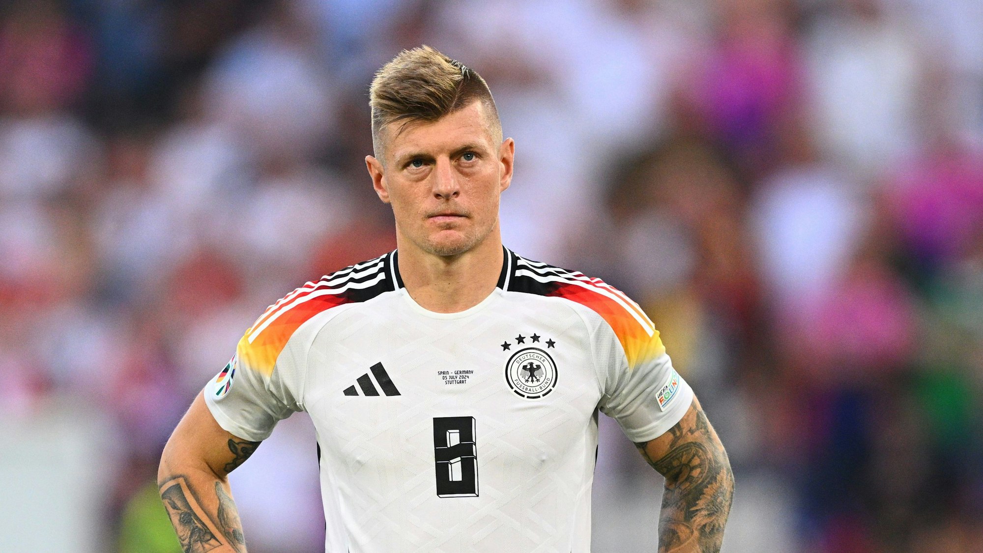 Toni Kroos (hier beim EM-Viertelfinale) zeigte sich über eine Begegnung in Köln ziemlich irritiert.