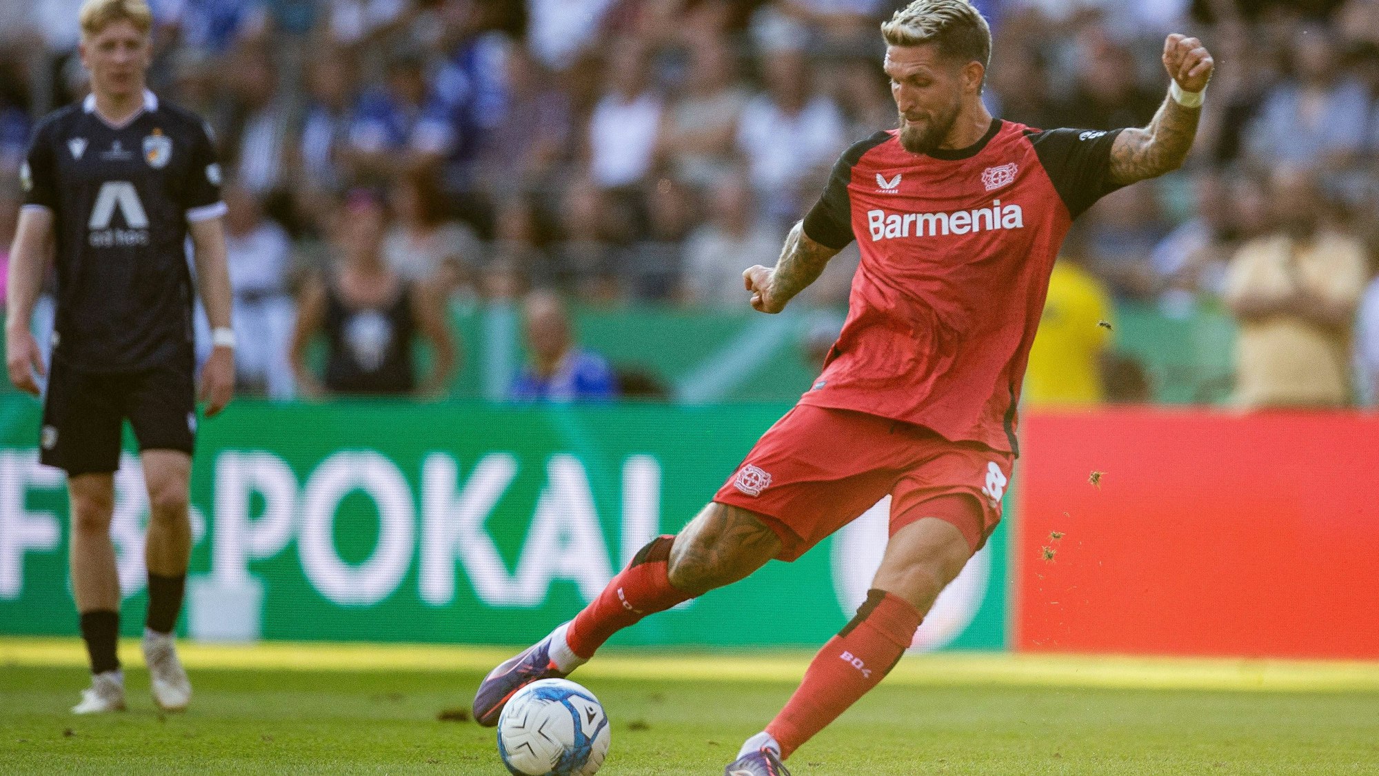 Jena , 280824, Fussball DfB Pokal 1.Runde , FC Carl-Zeiss Jena gegen Bayer Leverkusen im Bild: Robert Andrich Leverkusen *** Jena , 280824, Soccer DfB Pokal 1 round , FC Carl Zeiss Jena against Bayer Leverkusen in the picture Robert Andrich Leverkusen