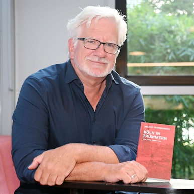 Helmut Frangenberg mit seinem neuen Buch „Köln im Trümmern“