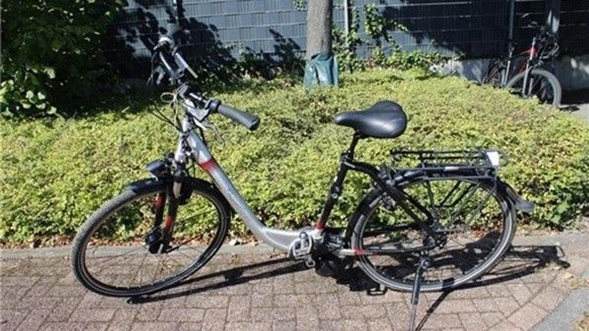 Wer erkennt das Pedelec auf diesem Foto oder kann Hinweise geben, wem es gehört?