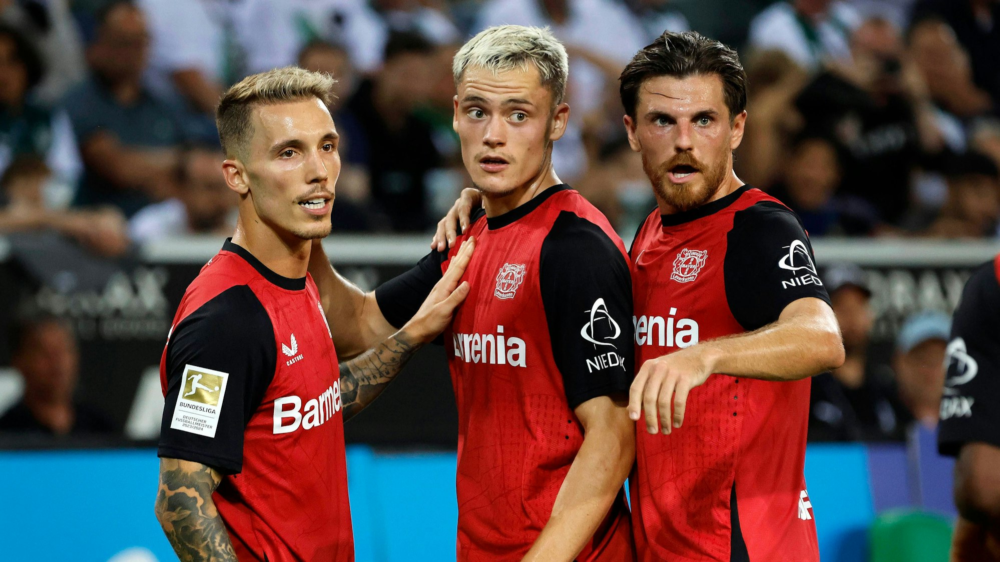 Jubel in Gladbach: Alejandro Grimaldo (v.l.), Florian Wirtz und Jonas Hofmann.