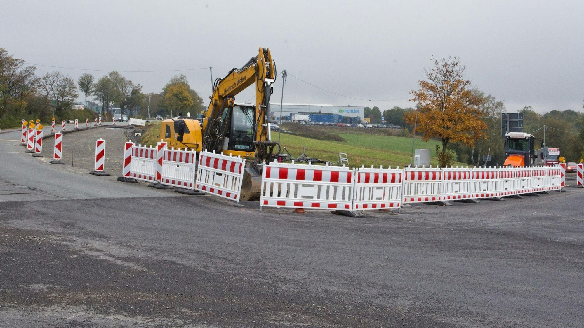 Auf der Landesstraße 336 in der Gemeinde Morsbach und vor allem in der Ortschaft Lichtenberg wird bald wieder gearbeitet. Das Foto zeigt Arbeiten bei Hülstert im Oktober 2020.