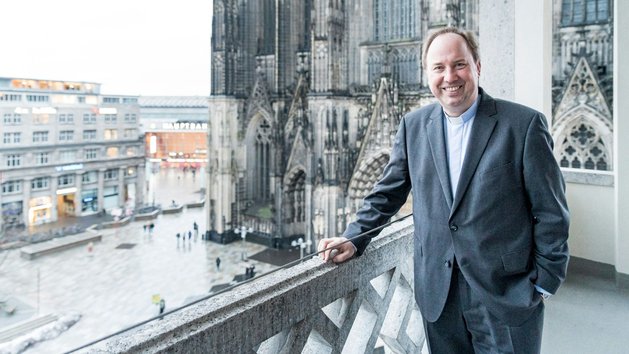 27.01.2021, Köln:
Köln-Gespräch mit Stadtdechant Robert Kleine im Domforum in der Kölner Innenstadt.
Stadtdechant Msgr. Robert Kleine repräsentiert die katholische Kirche in der Stadt Köln. In seinem Amt sorgt er für einen Interessensausgleich zwischen den Gemeinden im Stadtdekanat und dem Erzbischof. Er ist außerdem der erste Ansprechpartner der Kirche für die Stadt Köln.
Mirrwoch 27. Januar 2021
Aufgenommen am: 27.01.2021
Foto: Alexander Roll (Staff)