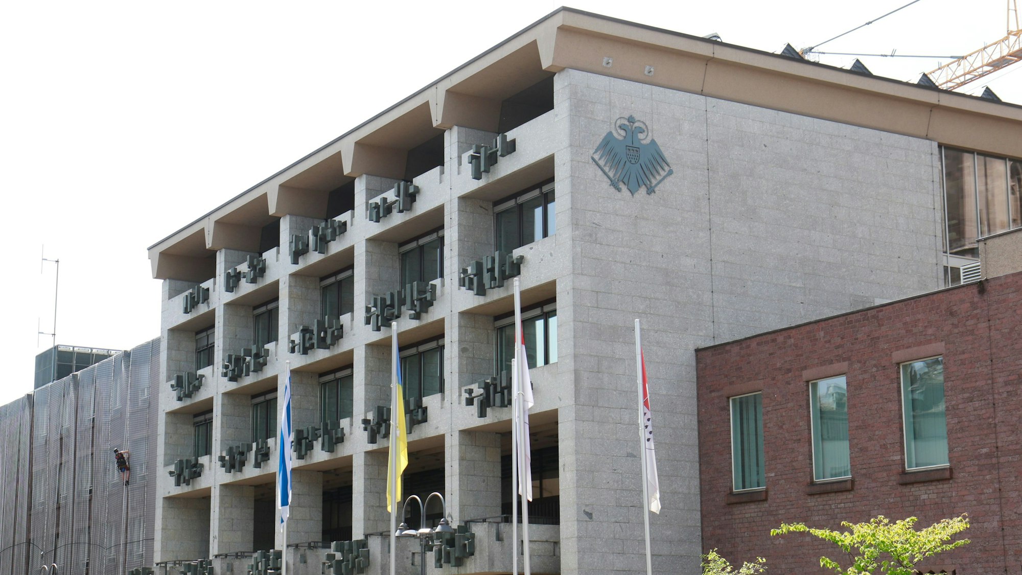 Zu sehen ist das Historische Rathaus in Köln von außen.