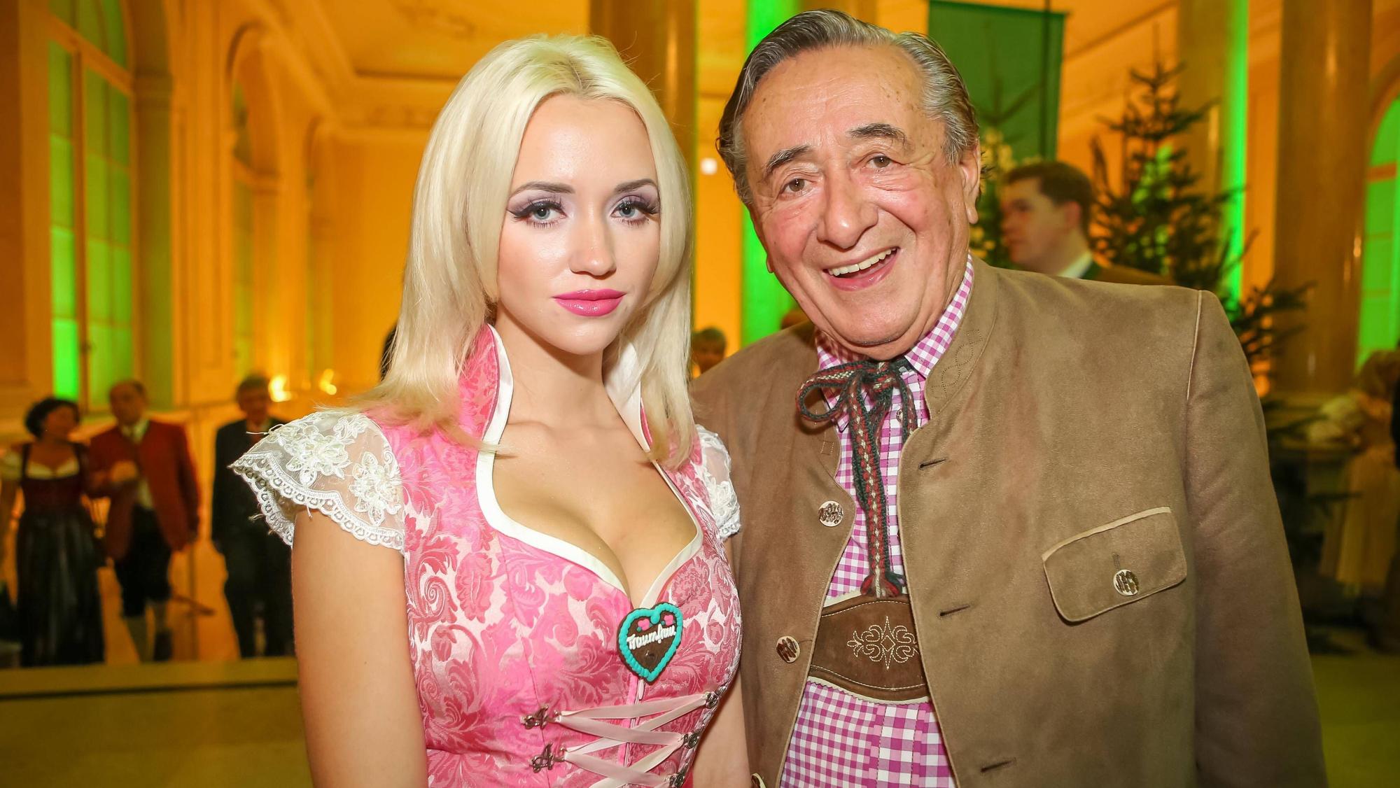 Cathy „Spatzi“ Lugner und Richard Lugner in der Wiener Hofburg