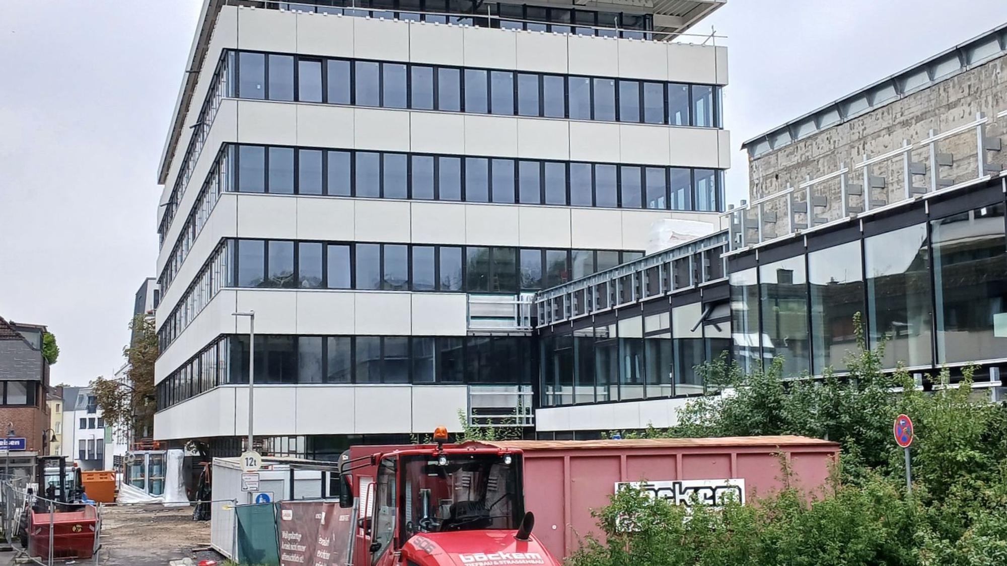Verzögerungen bei der Sanierung des Rathauses könnten zur Streichung von Fördermitteln führen, die Sorge wurde im Bau- und Sanierungsausschuss laut.