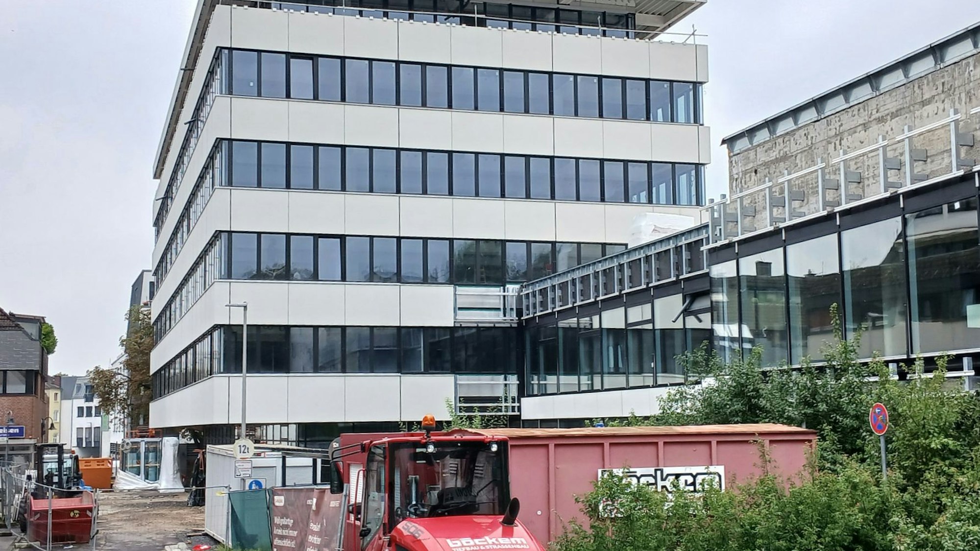 Verzögerungen bei der Sanierung des Rathauses könnten zur Streichung von Fördermitteln führen, die Sorge wurde im Bau- und Sanierungsausschuss laut.