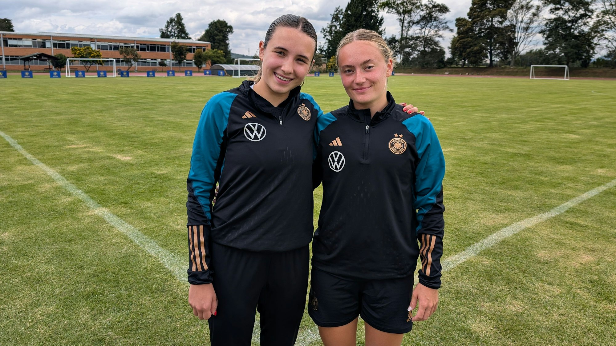 Sofie Zdebel (r) und Loreen Bender