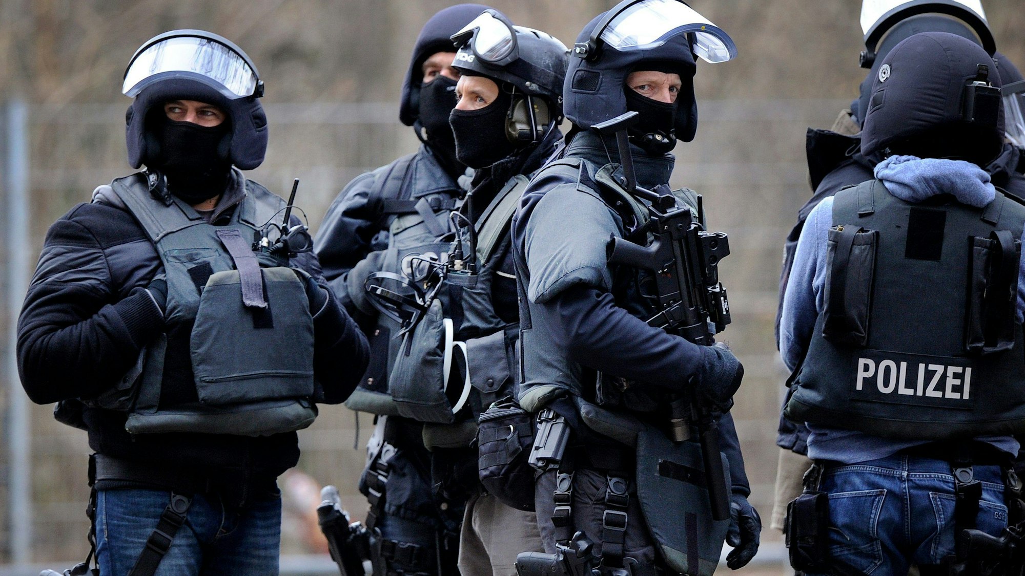 Mitglieder eines Spezialeinsatzkommandos (SEK) der Polizei