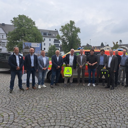 Vertreter des Rhein-Sieg-Kreises, der Städte Hennef und Bornheim, der Uniklinik Bonn und der Rettungsdienste informierten jetzt über die Optimierung der notärztlichen Versorgung in der Region.