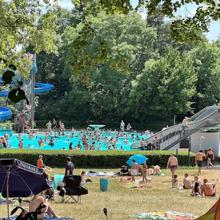 Im Schwimmbad in Siegburg war am Sonntag einiges los Freibad Oktopus