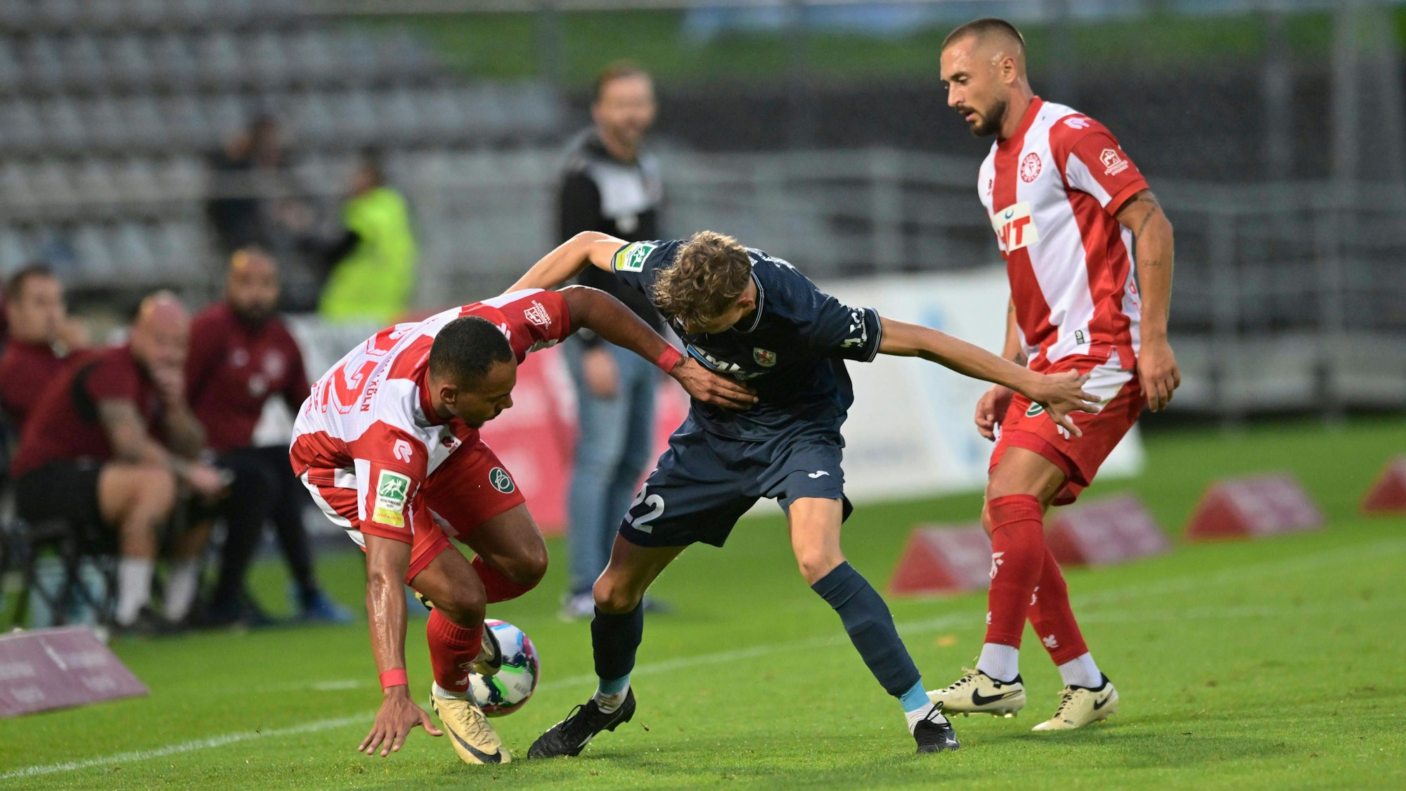 GER, Regionalliga West, Wuppertaler SV vs. Fortuna Köln / 30.08.2024, Wuppertal , Stadion am Zoo, GER, Regionalliga West, Wuppertaler SV vs. Fortuna Köln DFB- Regionalliga West regulations prohibit any use of photographs as image sequences and/or quasi-video im Bild Robin Afamefuna Fort. Köln 22 gegen Levin Müller Wuppertaler SV 22 . *** GER, Regionalliga West, Wuppertaler SV vs Fortuna Köln 30 08 2024, Wuppertal , Stadion am Zoo, GER, Regionalliga West, Wuppertaler SV vs Fortuna Köln DFB Regionalliga West regulations prohibit any use of photographs as image sequences and or quasi video in the picture Robin Afamefuna Fort Köln 22 vs Levin Müller Wuppertaler SV 22 NordphotoxGmbHx/xFreund nph00018