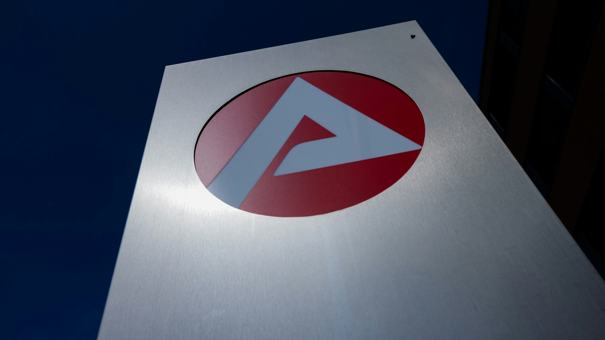 PRODUKTION - 27.08.2024, Nordrhein-Westfalen, Köln: Blick auf die Agentur für Arbeit. (zu dpa: «Zahl der Arbeitslosen in Schleswig-Holstein gestiegen») Foto: Rolf Vennenbernd/dpa +++ dpa-Bildfunk +++