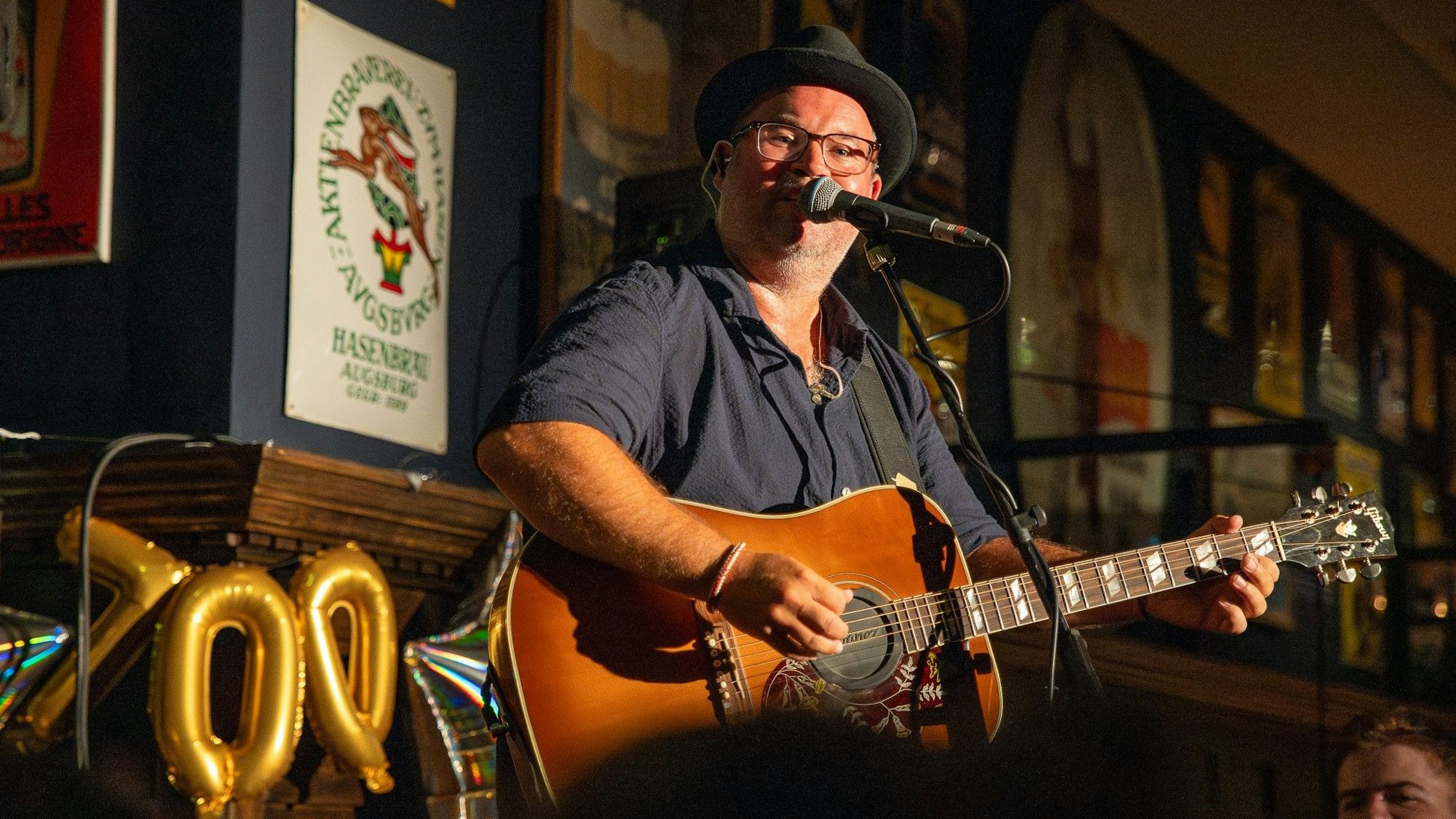 Björn Heuser bei seinem 700. Freitagskonzert im Gaffel am Dom.