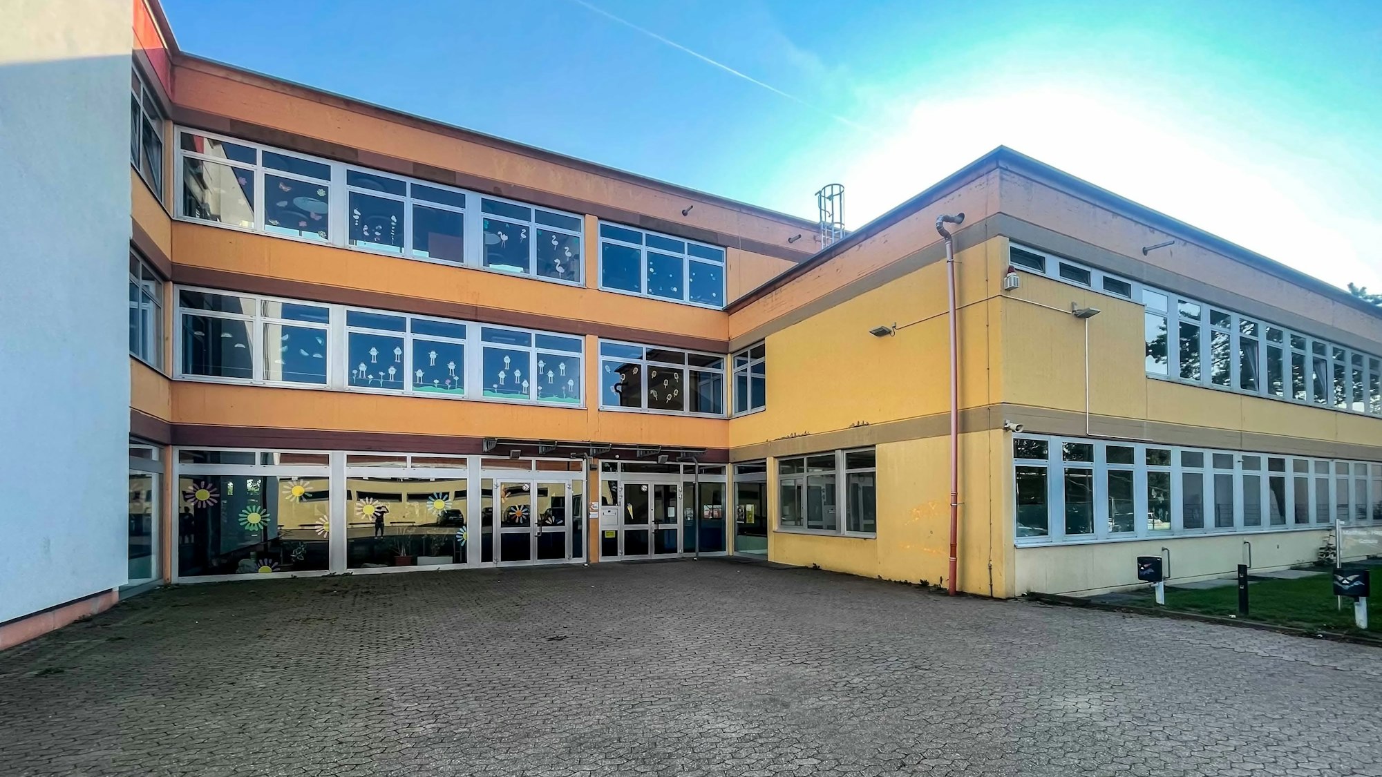 Das Bild zeigt eine Außenansicht der Matthias-Hagen-Schule.
