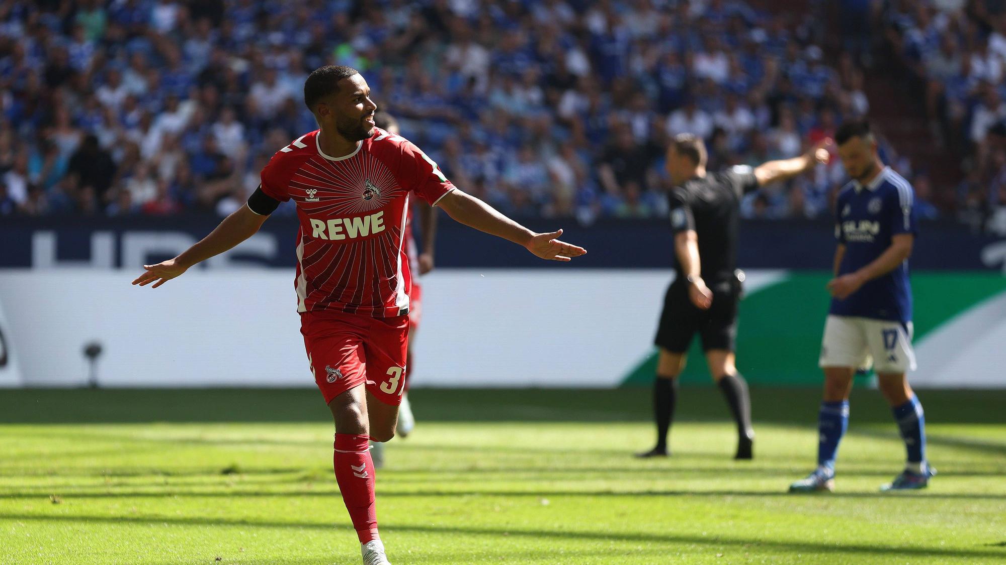 Linton Maina freut sich über sein Tor zum 0:2.