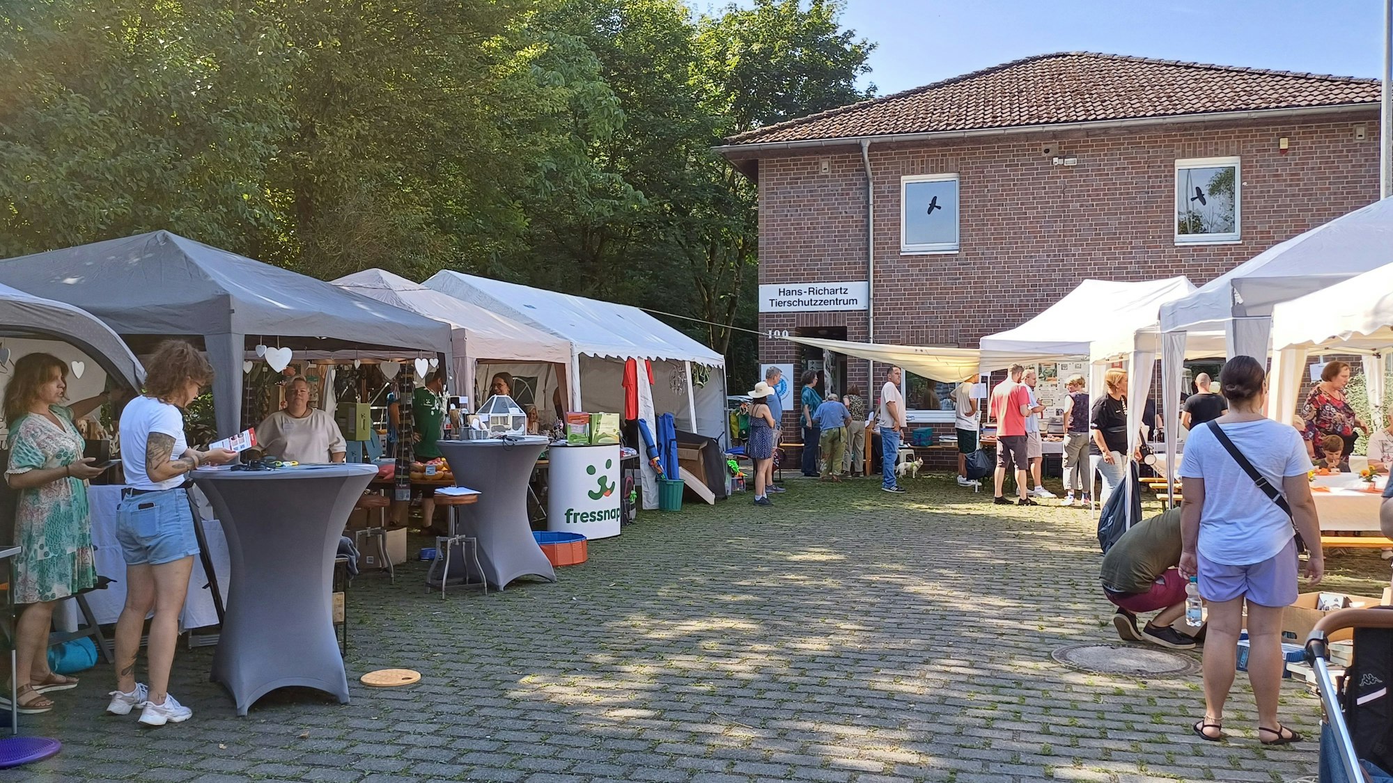 Kleidung, Leckerlis und Spielzeug konnte man für seinen Vierbeiner kaufen.