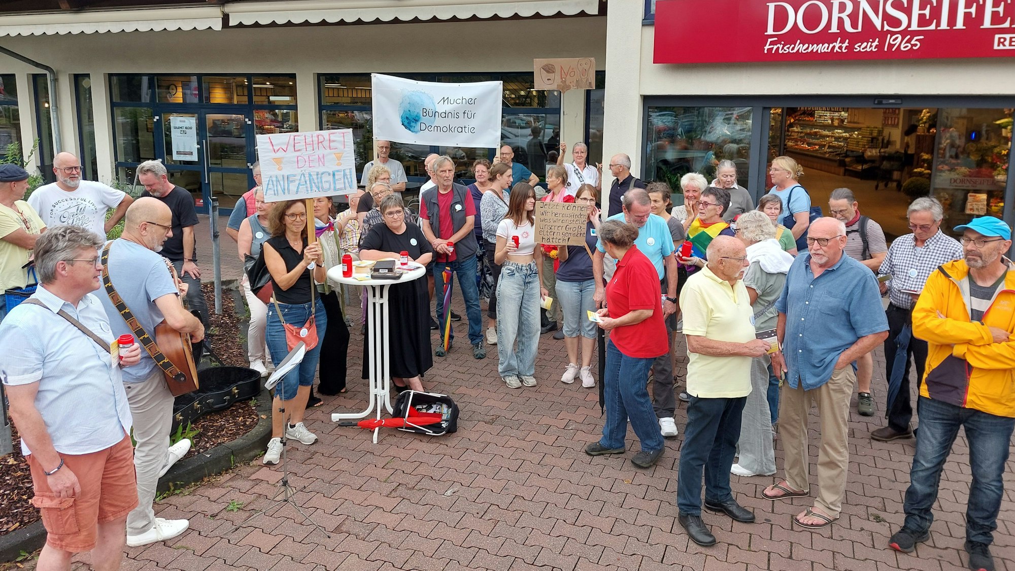 Mahnwache in Much zum Ende des 2. Weltkriegs und für Demokratie