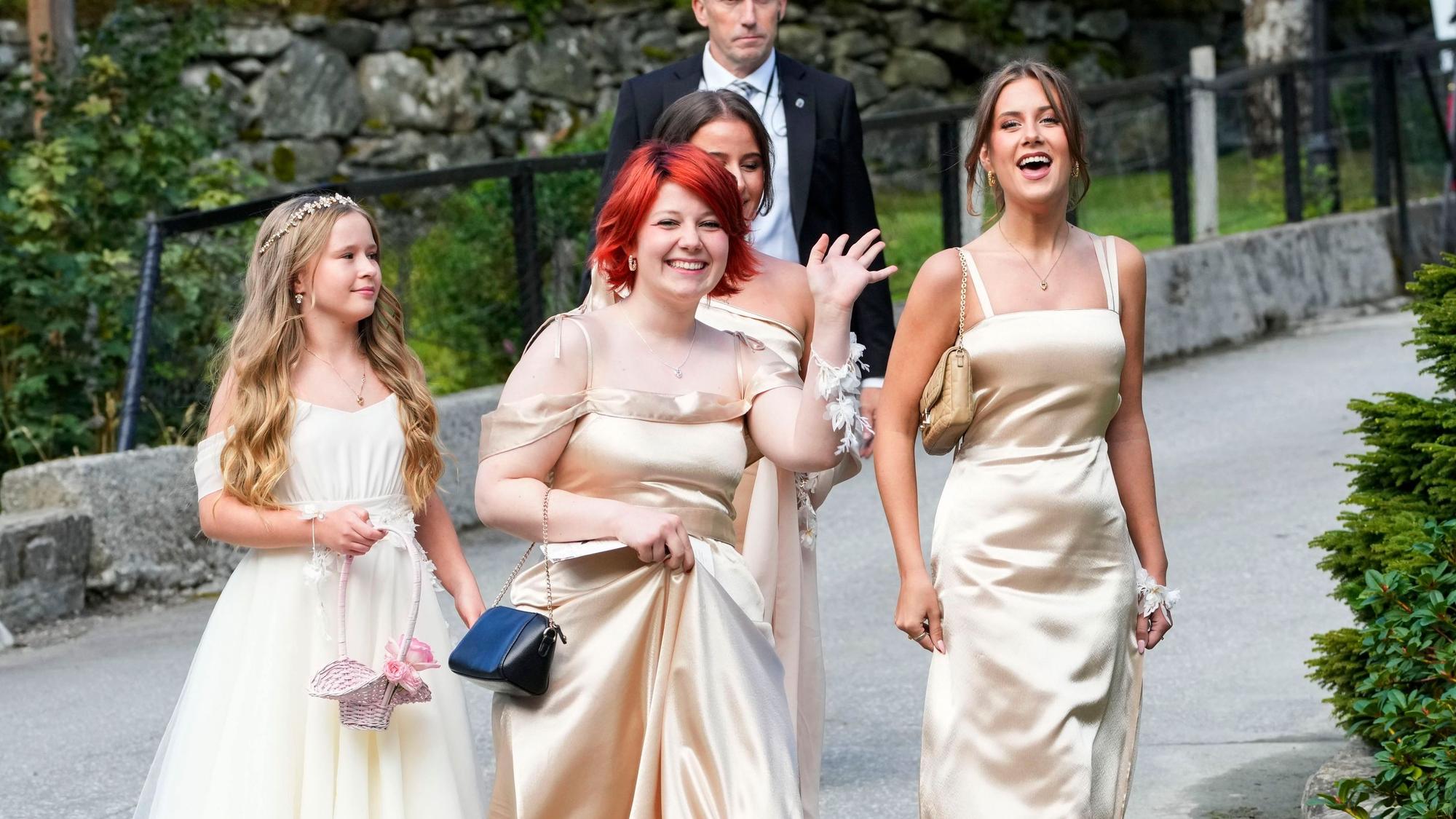 Die Töchter von Prinzessin Märtha Louise, Maud Angelica Behn (M), Emma Tallulah Behn und Leah Isadora Behn während der Hochzeit von Prinzessin Märtha Louise und Durek Verrett.