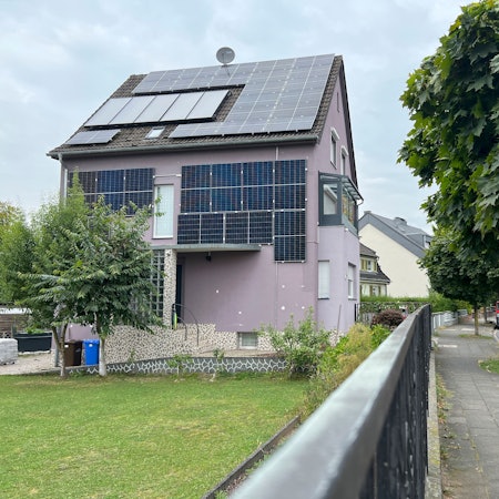 Haus mit Solarzellen in Küppersteg. Foto: Ralf Krieger