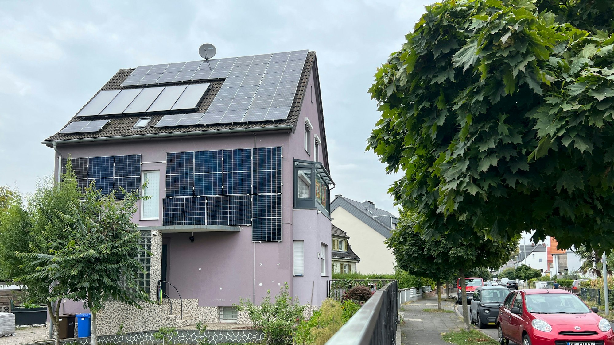 Haus mit Solarzellen in Küppersteg. Foto: Ralf Krieger