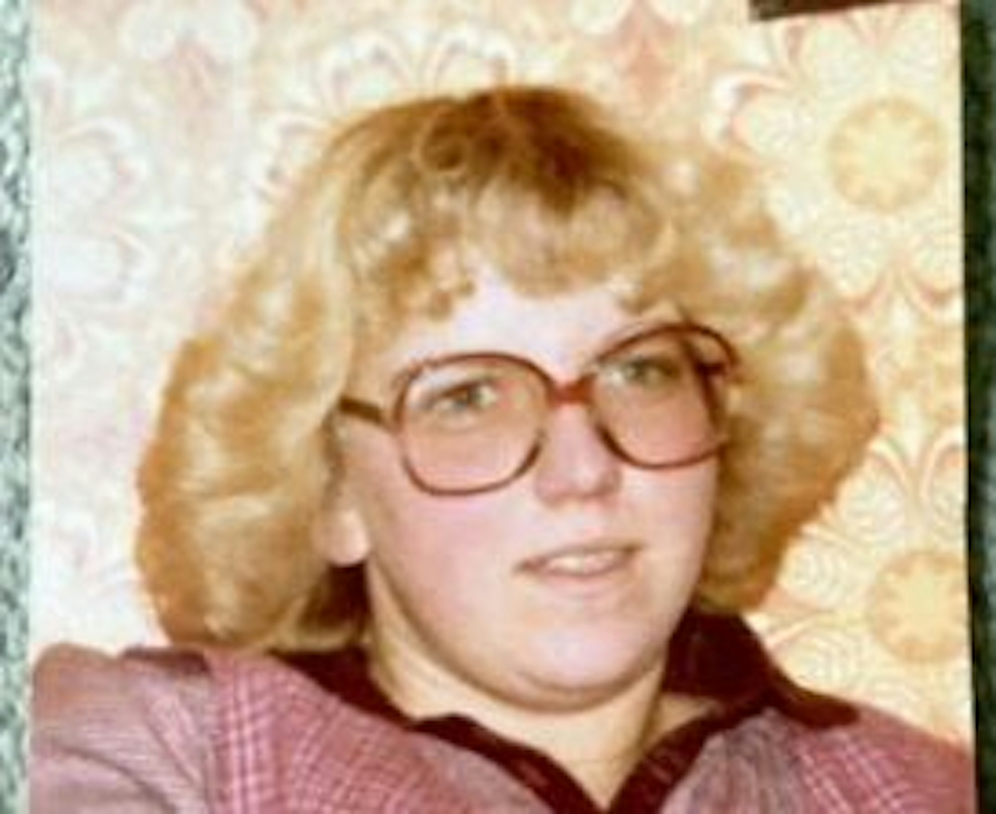 Claudia Wilbert wurde 1979 ermordet und auf einem Wanderparkplatz aufgefunden. Zuletzt wurde sie gesehen, als sie zu einem fremden Mann ins Auto stieg.