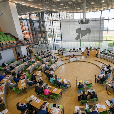 ARCHIV - 20.03.2024, Sachsen, Dresden: Blick in den Plenarsaal während einer Sitzung des sächsischen Landtages. (zu dpa: «Sperrminorität: Was die AfD verhindern könnte») Foto: Robert Michael/dpa +++ dpa-Bildfunk +++