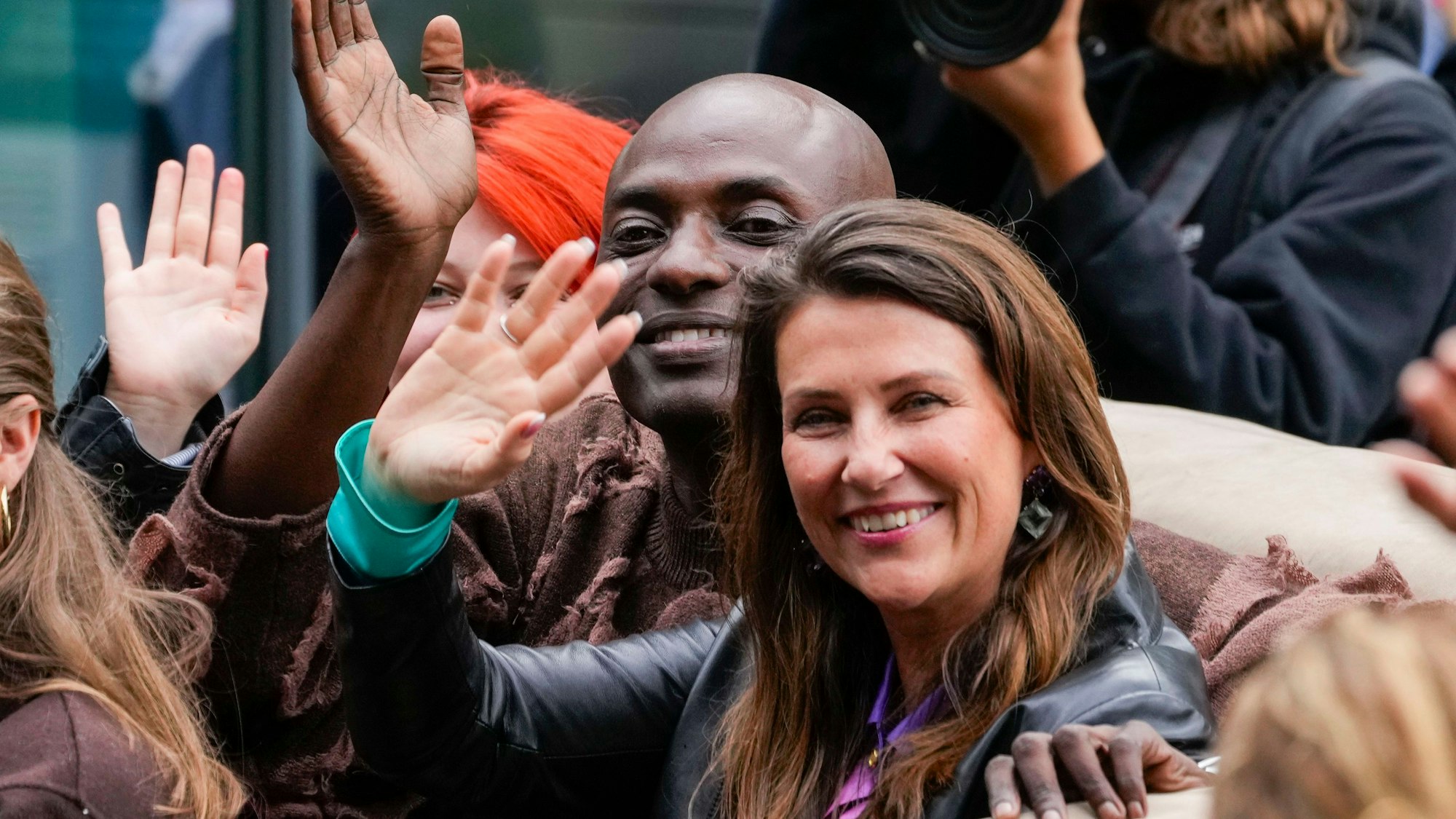 Norwegens Prinzessin Märtha Louise und Durek Verrett kommen mit Gästen vor ihrer Hochzeitsfeier in Geiranger an.