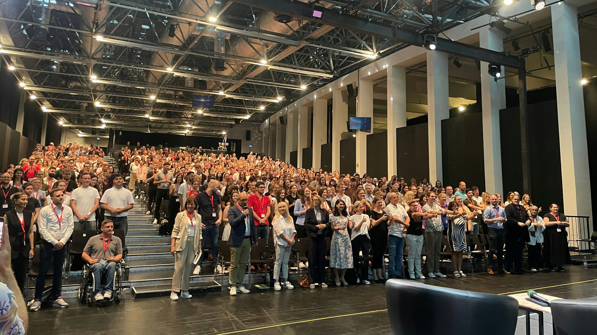 450 Azubis stehen im Staatenhaus