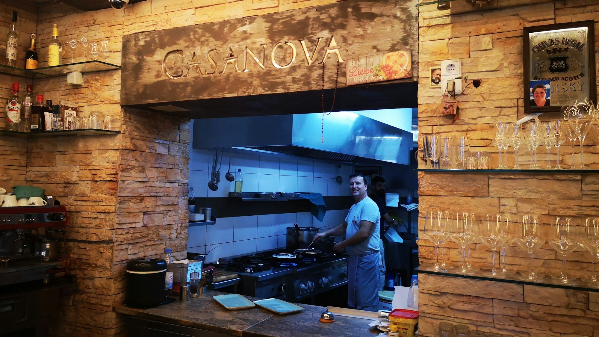 Ein Blick in die Küche der Pizzeria Casanova in Brühl. Sie gehört zu den beliebtesten Pizzerien in der Stadt.