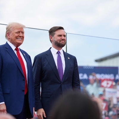 Donald Trump (l.) und J.D. Vance bei einem gemeinsamen Auftritt in North Carolina. Vance hat Trump bislang kein Glück gebracht