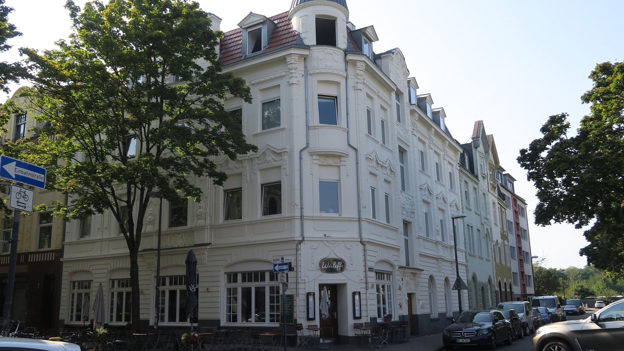Das Jugendstilhaus an der Ecke Lenaustraße/Hauffstraße ist die erste Station des Neuehrenfelder Kulturpfads.