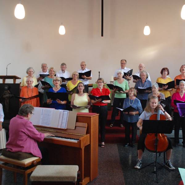Der Chor und die Instrumentalisten während des Konzerts.