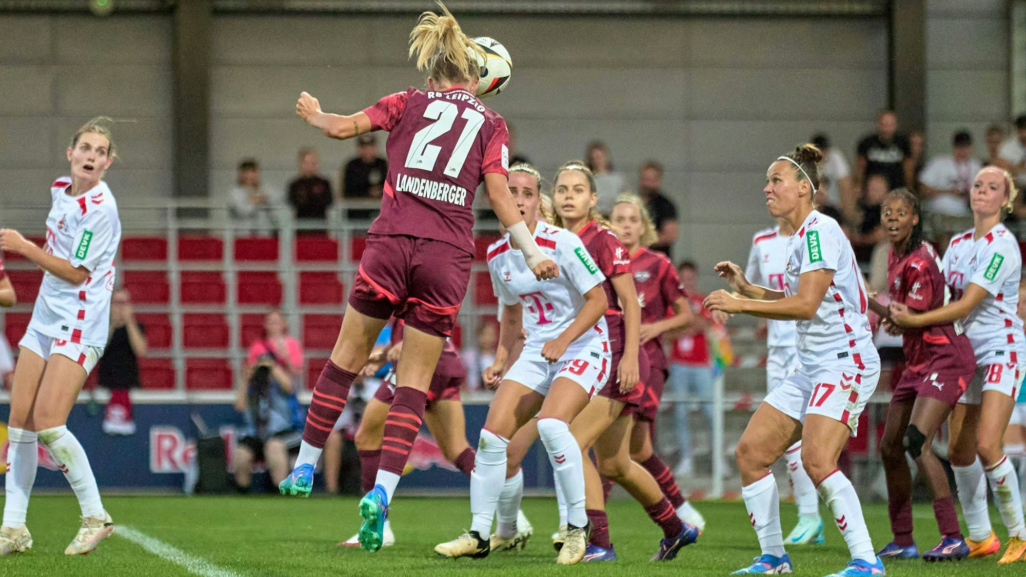10.09.2024, GER, Frauenfußball, BL, 2024 2025, RB Leipzig - 1. FC Köln Julia Landenberger 21, RB Leipzig, Freisteller, Kopfball zum 2:1 Leipzig Trainingszentrum der Roten Bulle Sachsen Deutschland *** 10 09 2024, GER, Frauenfußball, BL, 2024 2025, RB Leipzig 1 FC Köln Julia Landenberger 21, RB Leipzig , free kick, header to 2 1 Leipzig Training Center of the Red Bull Saxony Germany