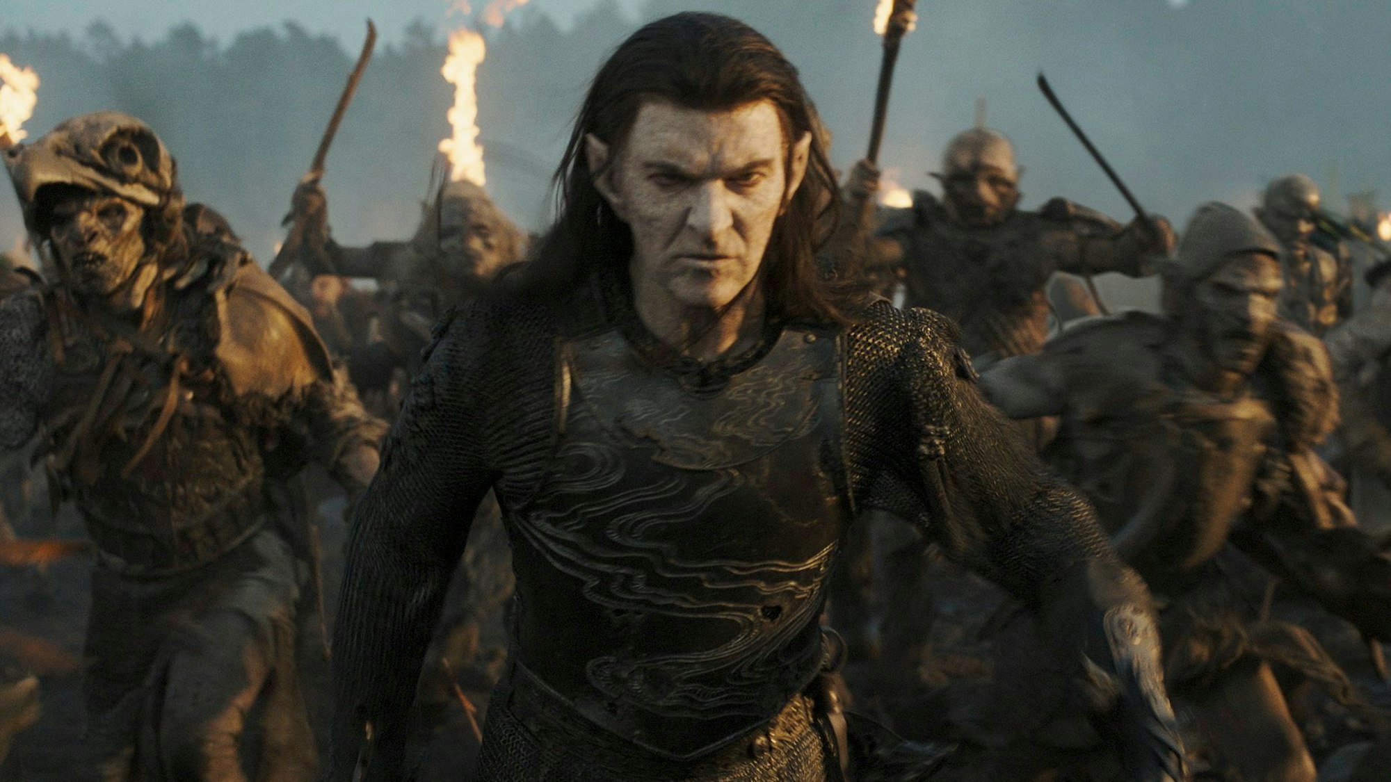 Uruk Adar führt eine brandschatzende Ork-Armee an.