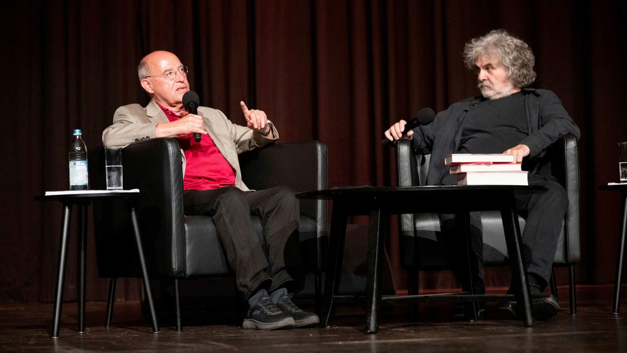 Gregor Gysi und Hans Dieter Schütt im Theater am Tanzbrunnen