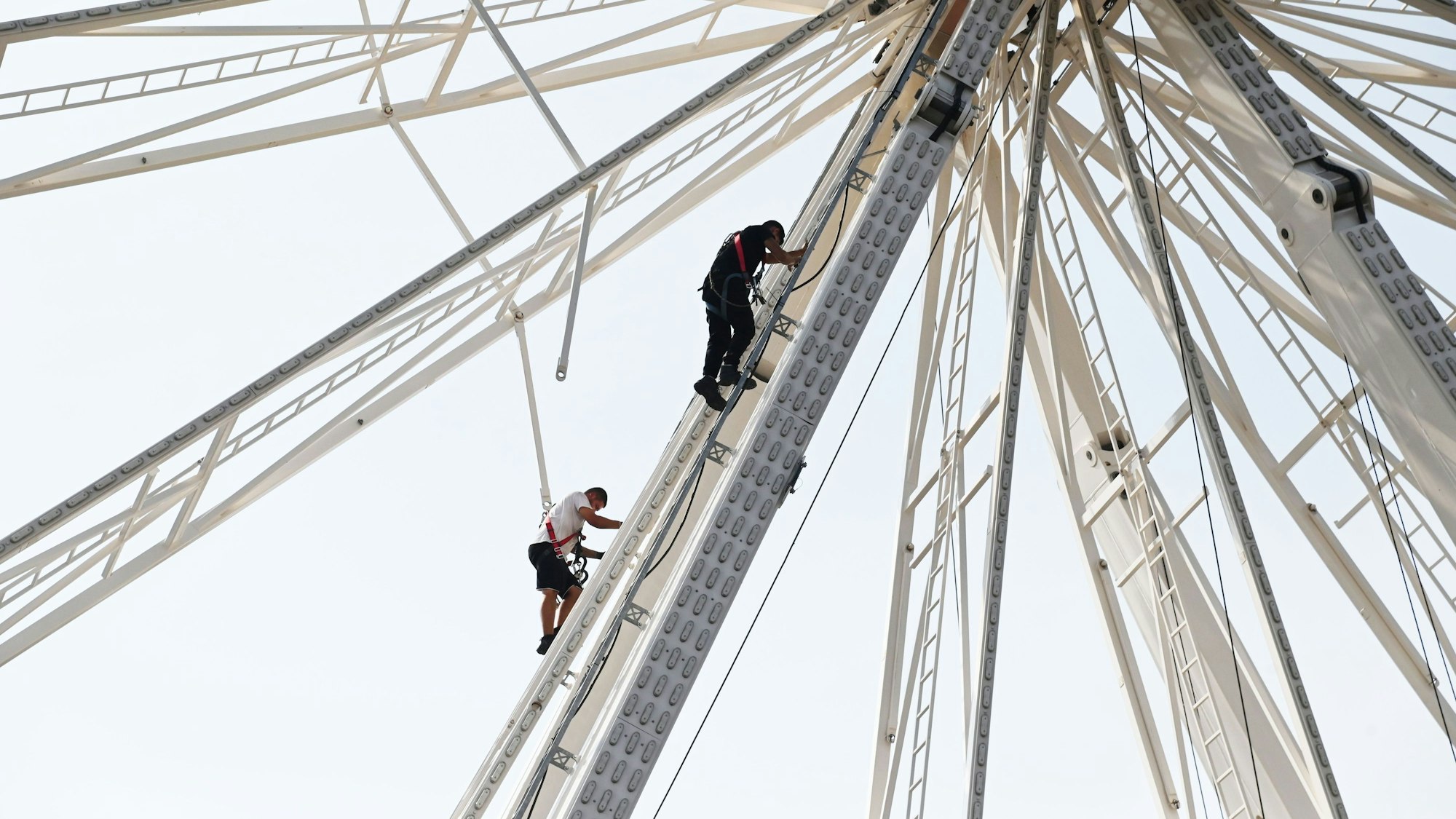 Das Riesenrad am Schokoladenmuseum wird abgebaut