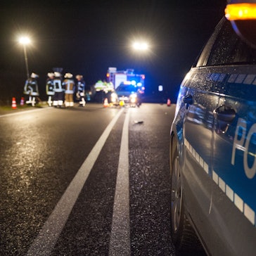 Die Polizei fahndet nach drei Männern, die am Bonner Hauptbahnhof Graffiti gesprüht haben sollen. (Symbolbild)