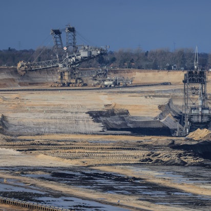 Bagger stehen im Braunkohletagebau Garzweiler.