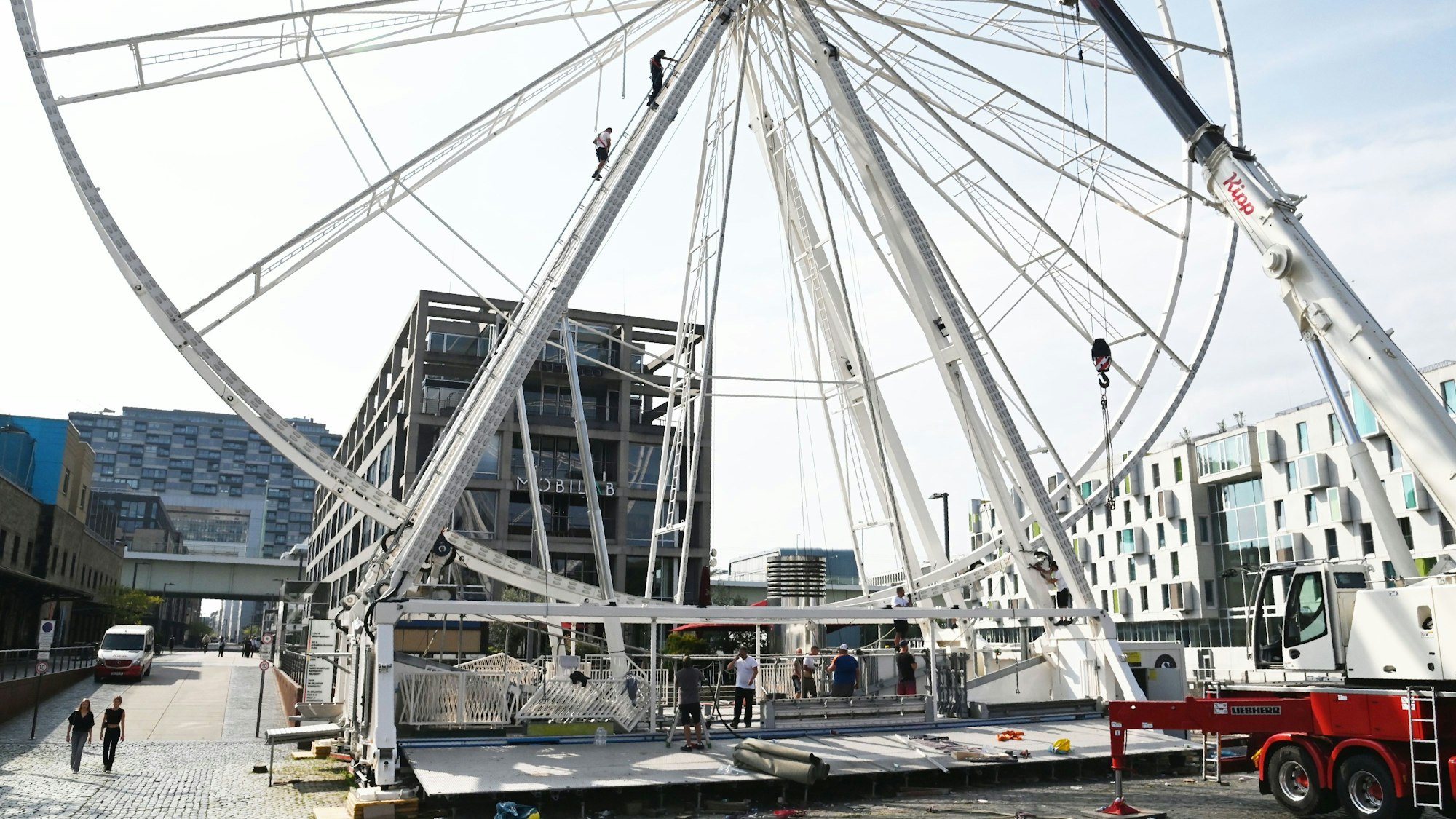 Riesenrad am Schokoladenmuseum wird abgebaut