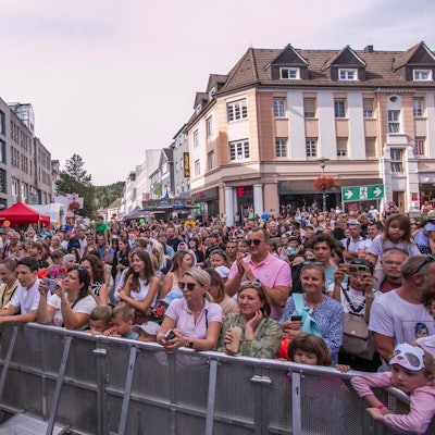 dbo - 17349, GM, Innenstadt/Lindenplatz: Weltkindertag