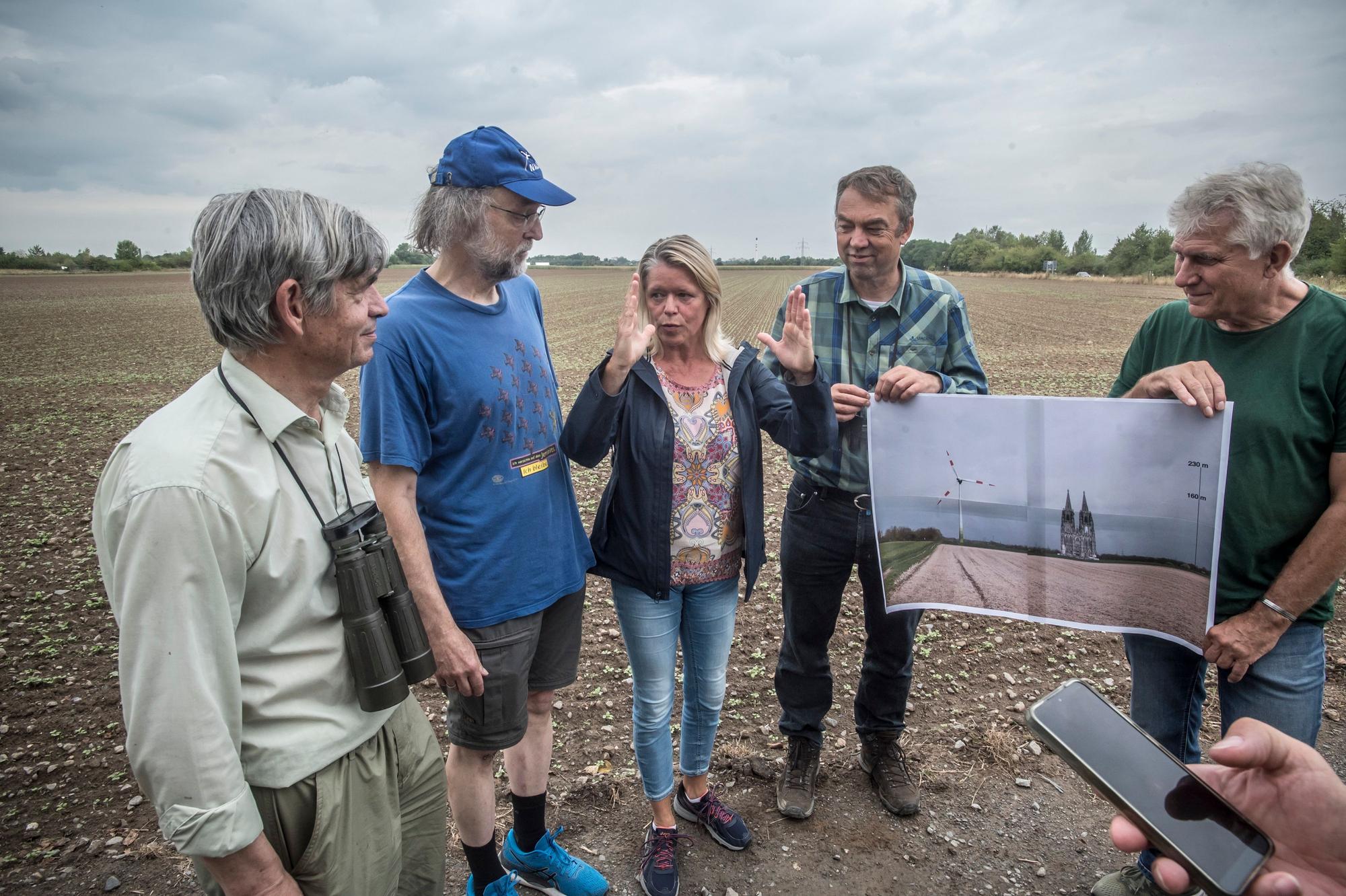 Leverkusener Naturschützer sprechen sich die gegen die Windkraftanlagen an der Stadtgrenze zu Monheim aus.
