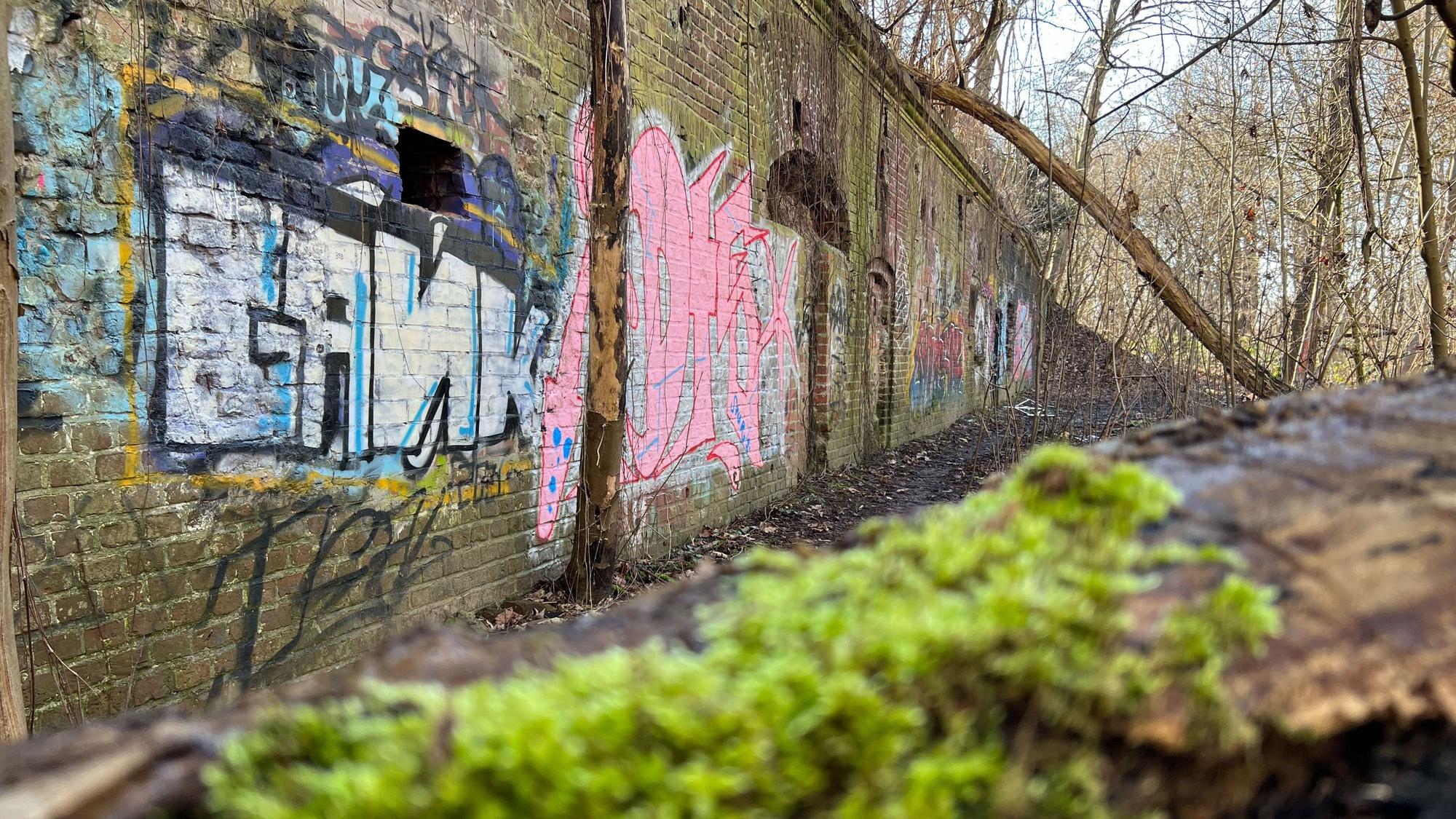 Das Zwischenwerk IXa in Westhoven soll vor Unbefugten gesichert und für Führungen begehbar sein.