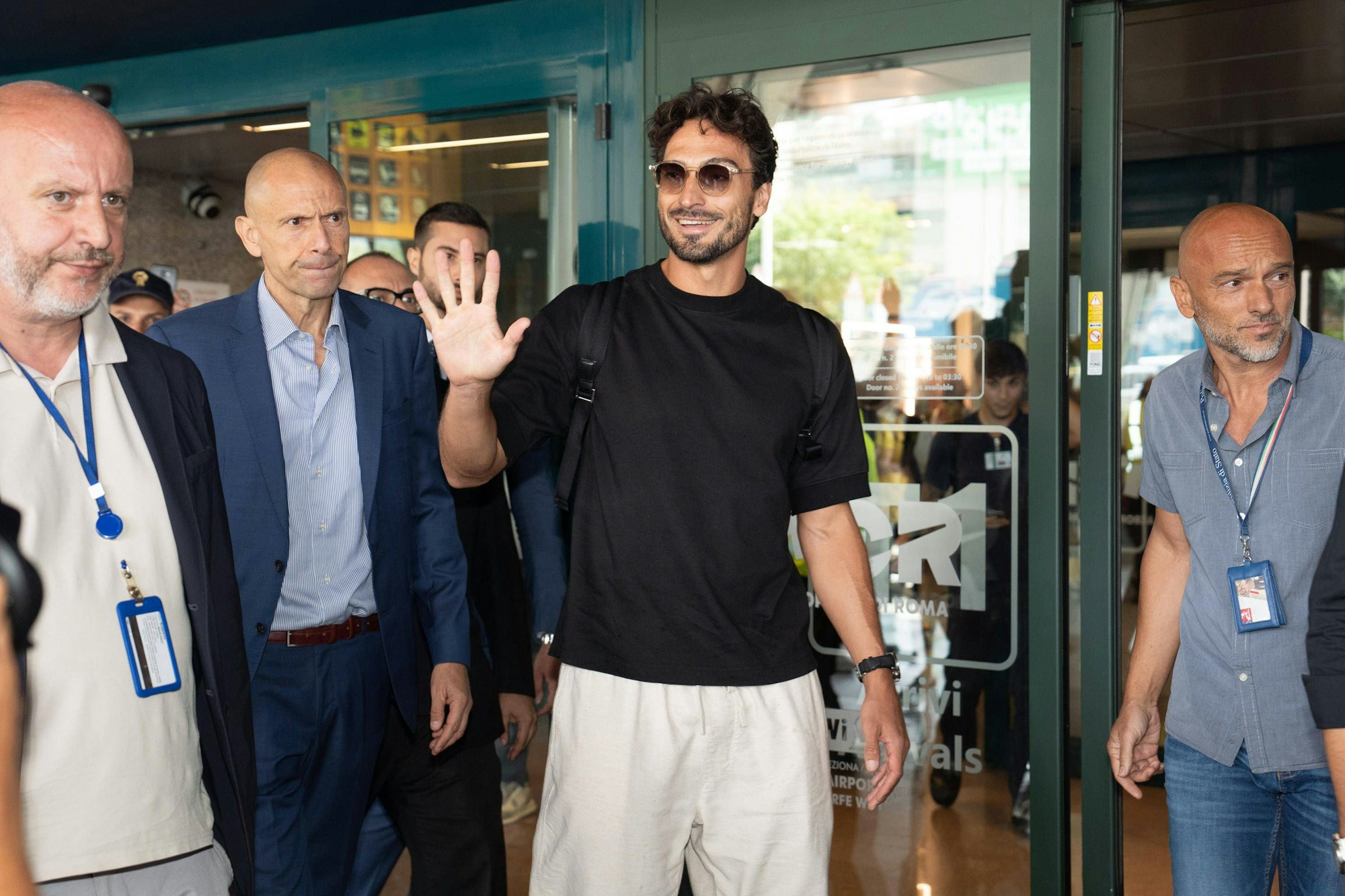 Mats Hummels bei seiner Ankunft am Flughafen in Rom.