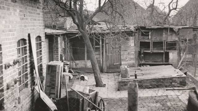 Der Metzgermord aus "Köln in Trümmern - True Ctime von 1944 bis 1949" von Helmut Frangenberg. Hier die Jauchegrube hinterm Haus
