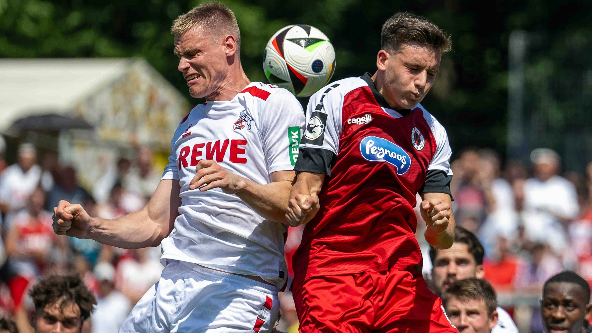 GER, Jubiläum 120 Jahre FC Viktoria Koeln vs. 1. FC Köln, Saison 2024/25 / 20.07.2024, Sportpark Hoehenberg, Koeln, GER, Jubiläum 120 Jahre FC Viktoria Koeln vs. 1. FC Köln, Saison 2024/25 Im Bild: Steffen Tigges 1. FC Koeln, 21 Said El Mala, FC Viktoria Köln, 22 Kopfball / Kopfballduell Dynamik, Aktion, Action, Spielszene *** GER, Anniversary 120 years FC Viktoria Cologne vs 1 FC Cologne, season 2024 25 20 07 2024, Sportpark Hoehenberg, Cologne, GER, Anniversary 120 years FC Viktoria Cologne vs 1 FC Cologne, season 2024 25 In the picture Steffen Tigges 1 FC Cologne, 21 Said El Mala, FC Viktoria Cologne, 22 header header duel dynamics, action, action, game scene nordphotoxGmbHxx/xDenkinger nph00015