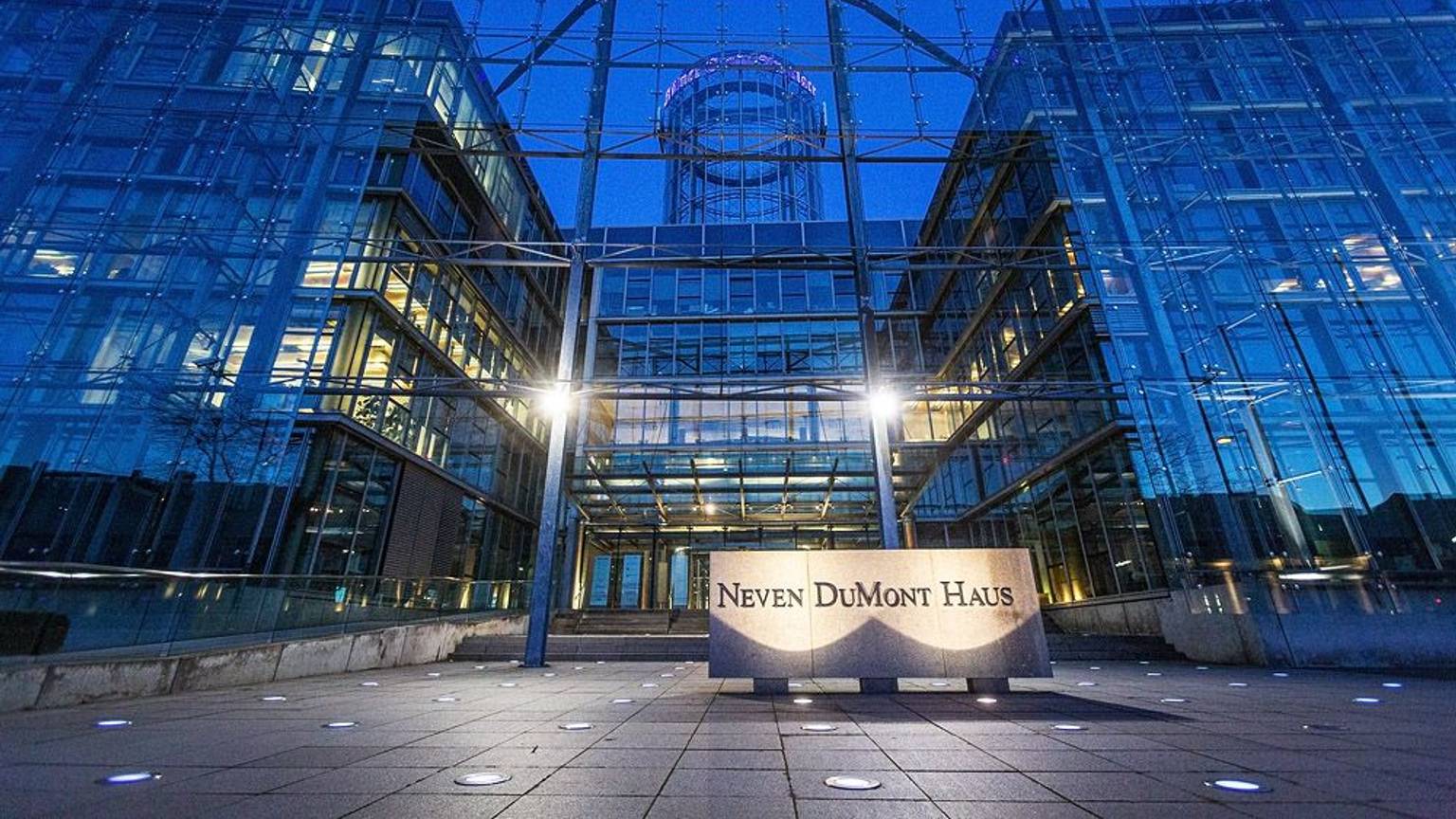 Das „Neven DuMont Haus“ an der Amsterdamer Straße. Neben dem Firmensitz der DuMont Mediengruppe beheimatet das Gebäude auch die Redaktionen der Tageszeitungen „Kölner Stadt-Anzeiger“ und Express.