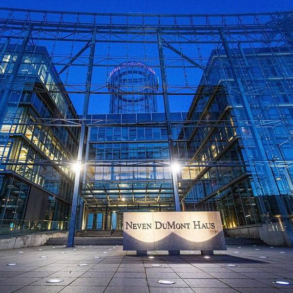 Das „Neven DuMont Haus“ an der Amsterdamer Straße. Neben dem Firmensitz der DuMont Mediengruppe beheimatet das Gebäude auch die Redaktionen der Tageszeitungen „Kölner Stadt-Anzeiger“ und Express.