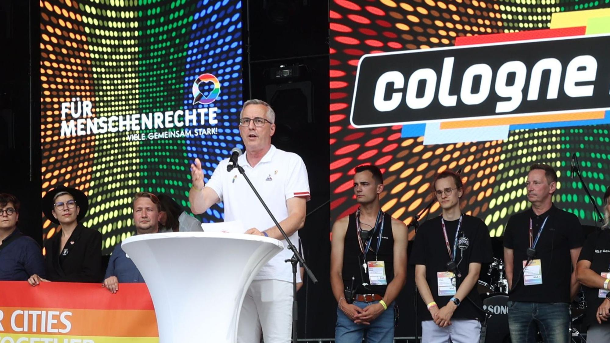 In diesem Jahr eröffnete er den CSD in Köln, nun reist Bürgermeister Andreas Wolter zum CSD nach Kattowitz.
